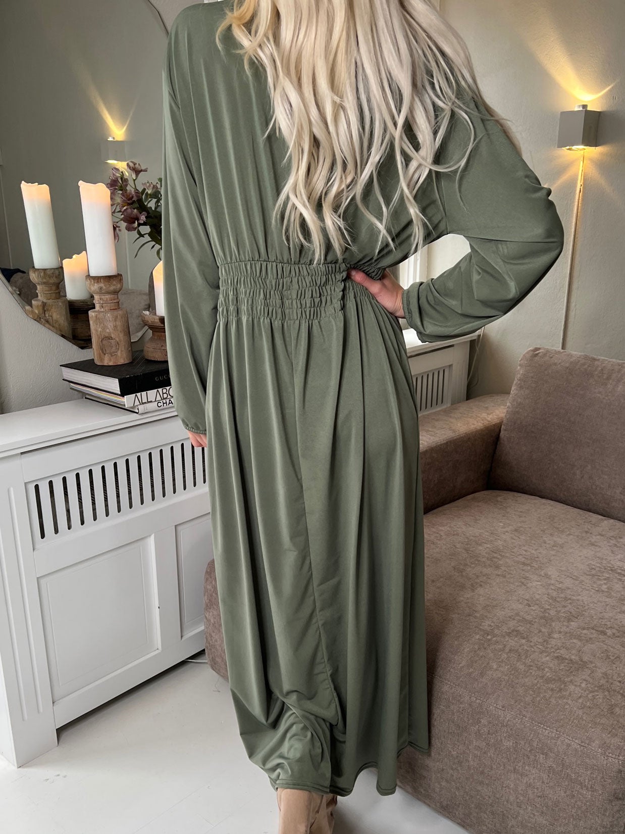 Pams Long Sleeve - Lang elastisk plus size kjole i krølfrit stof